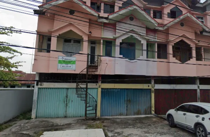 Ruko 2,5 Lantai Dibelakang Bank Central Asia tengah Kota Depan Hokbend Dijual 3 Unit Gandeng di Pekanbaru Riau
