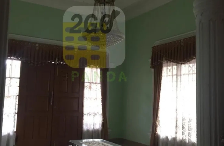 Rumah Dengan Halaman Luas Dan Ada Taman Dijual Siap Huni Di Pekanbaru