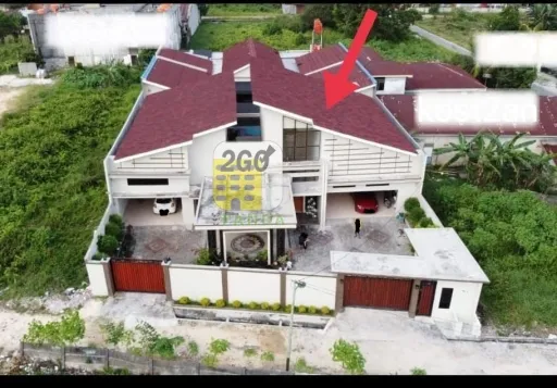 Rumah Tengah Kota Dijual Memiliki Kolam Renang Pribadi di Pekanbaru