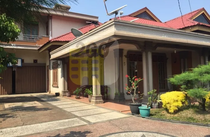 Rumah Dengan Halaman Luas Dan Ada Taman Dijual Siap Huni Di Pekanbaru
