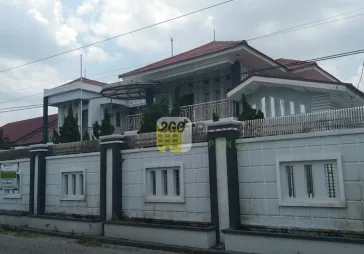 Dijual Rumah   Kolam Renang Dekat Sma 2 / Smanda Di Pekanbaru