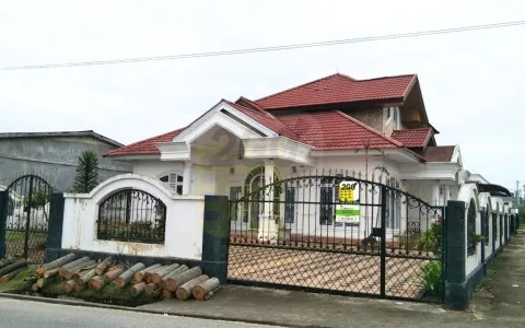Rumah Berpagar Penuh Dua Lantai Dijual Cepat Di Jalan Kapau Sari Pekanbaru