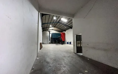 Dijual gudang dengan luas 468m2 di Pergudangan Jalan Sm. Amin Pekanbaru